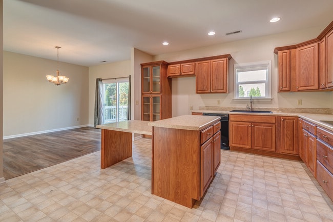 Building Photo - 175 Springfield Meadow Dr