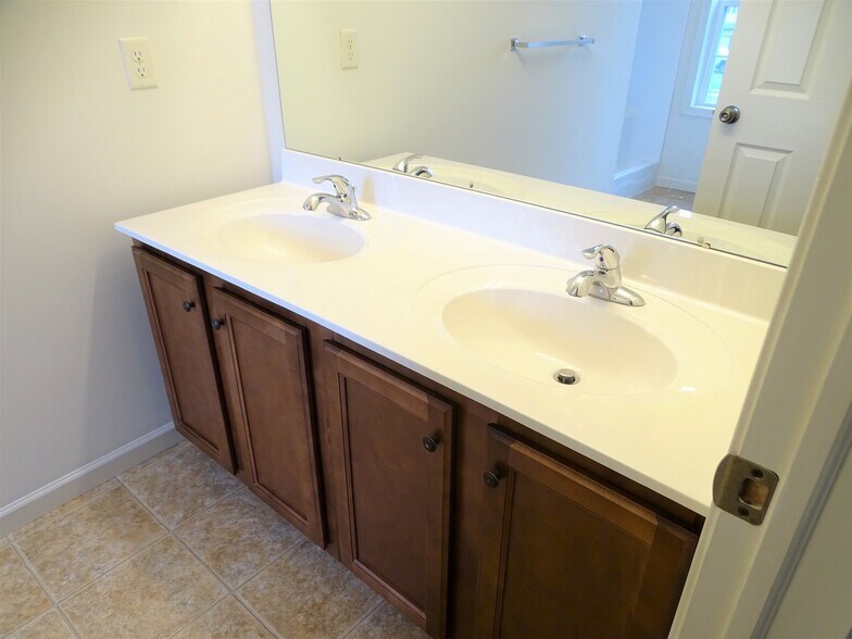 Building Photo - 197 Linda Sue Ln