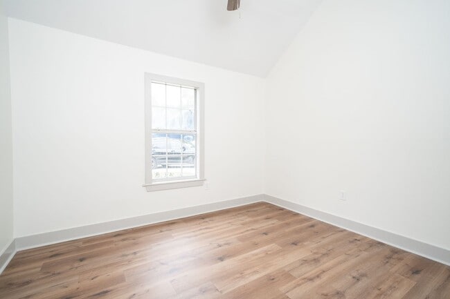 Building Photo - 3BR/2BA Home