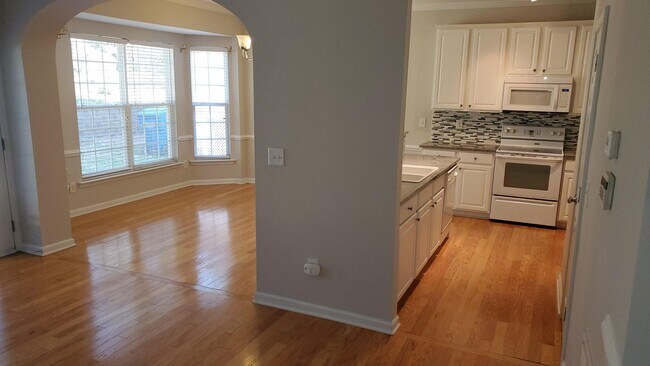 Building Photo - 3 Bedroom / 2.5 Bath in South Durham Neighborhood!