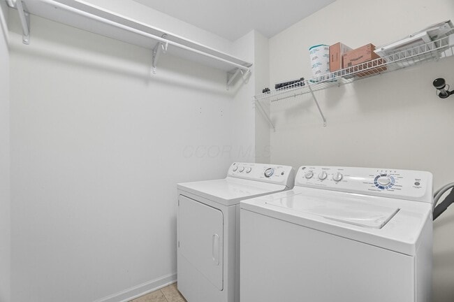 Building Photo - 5468 Nottinghamshire Ln