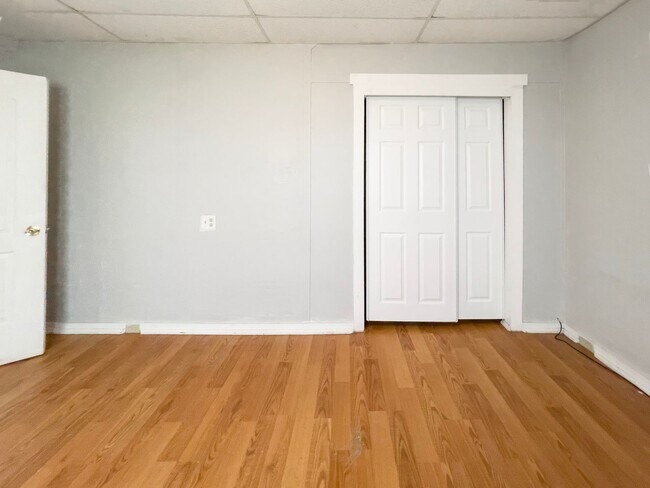 Building Photo - *AVAILABLE NOW!* Cozy Three Bedroom Home!