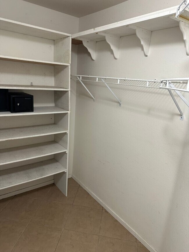 Building Photo - Single Story, Three Car Garage, Three Bedr...