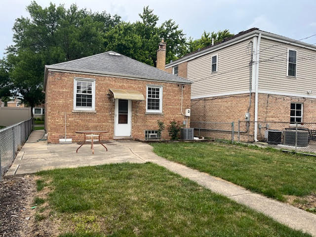 Yard - 4053 N Plainfield Ave