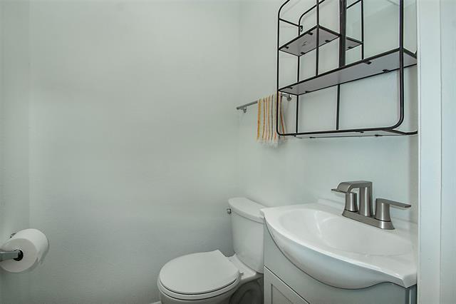 Building Photo - 1925 Hilltop Dr