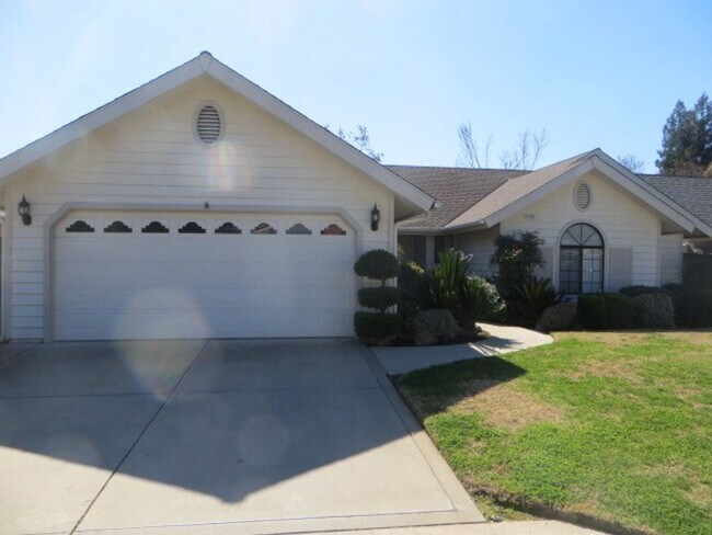 Building Photo - North Fresno Home, 3BR/2BA, Built 1989 - Lots of Amenities!