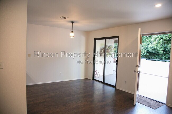 Building Photo - 584 Doyle Ln