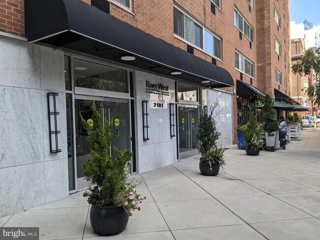 Building Photo - Available Now - High-Floor 1-Bedroom Condo at RiverWest in Center City
