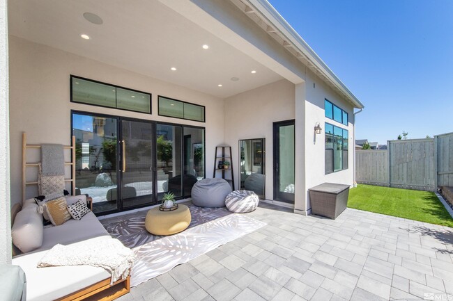Building Photo - 724 W Pleasant Oak Trl