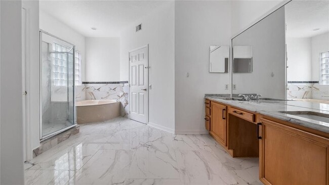 Building Photo - 7843 St Andrews Cir