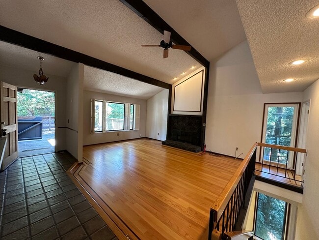 Building Photo - Expansive House in the Monclair Village, Q...