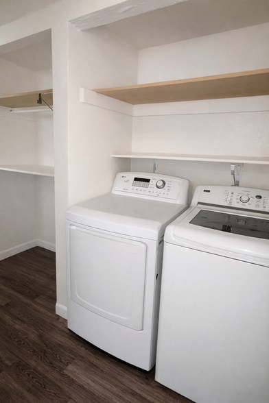 Building Photo - 1990 Eagle St