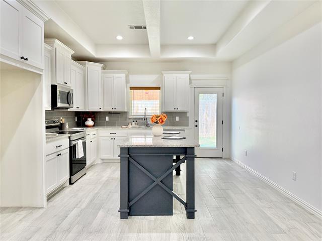 Building Photo - 5609 San Jacinto Dr