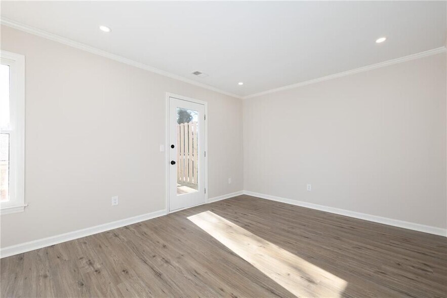 Building Photo - 1854 Cooper Lake Dr SE