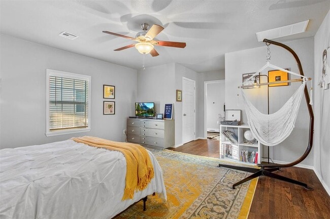 Building Photo - 520 E 17th Ave