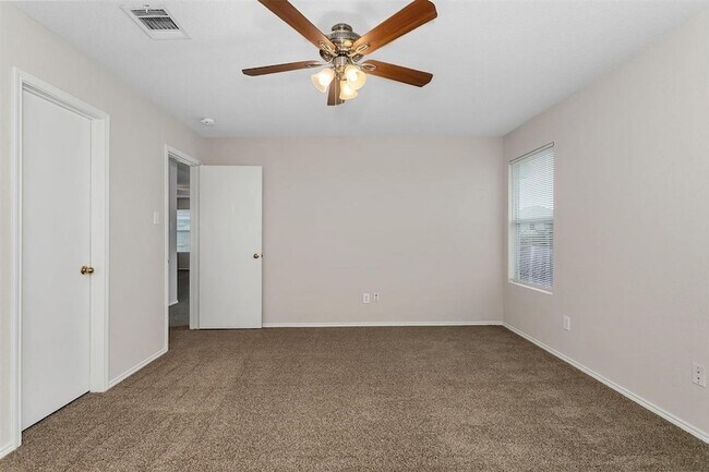 Building Photo - 2152 Laughlin Rd