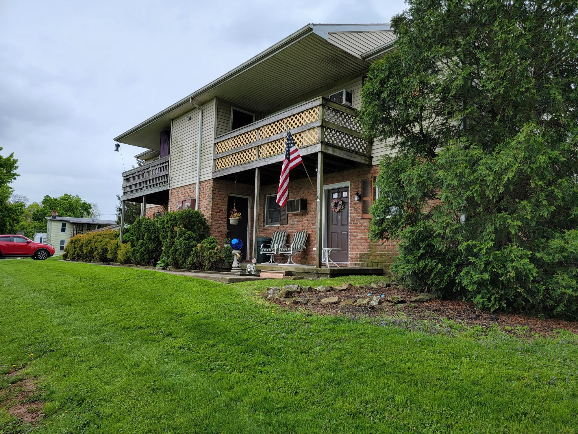 Building Photo - 137 E Walnut St