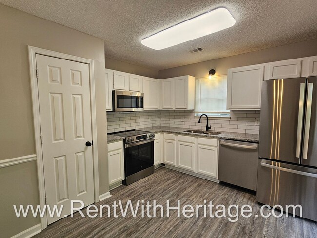 Building Photo - Gorgeous 5 bedroom/ 3 bath/ Upgrades Galor...