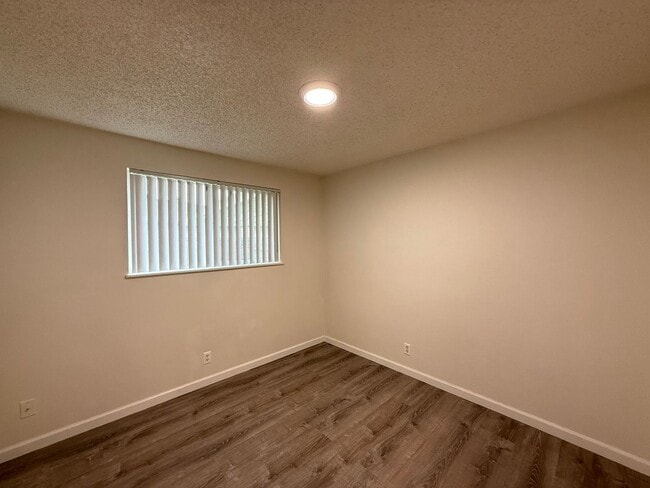 Building Photo - Thurston Charmer