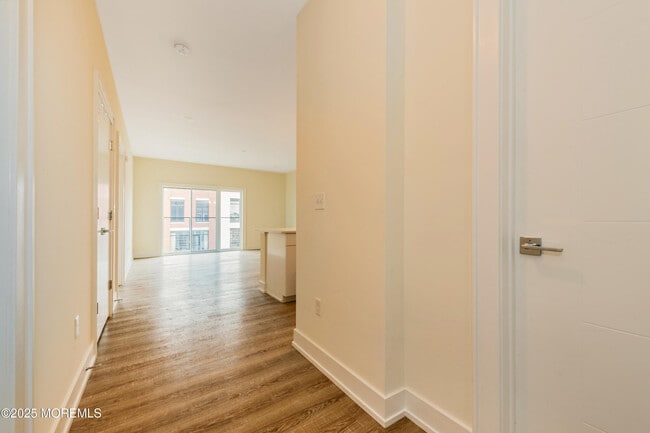 Building Photo - 700 Bangs Ave