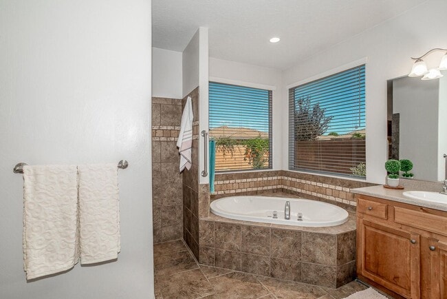 Building Photo - Washington Fields Home with Casita!