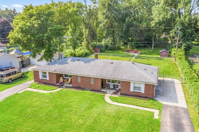 Building Photo - 8254 Mary Ann Ave