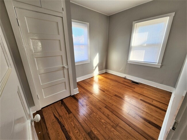 Building Photo - Nicely Remodeled 2BR/1BA near Blue Turtle ...