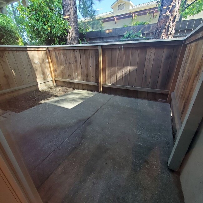 Building Photo - Sparkling Upgrades & Convenient Pleasant H...