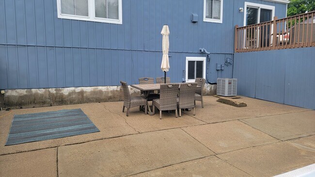 Building Photo - Private Pool, Firepit, BBQ - A FUN place to RELAX. Fully furnished and fully stocked.
