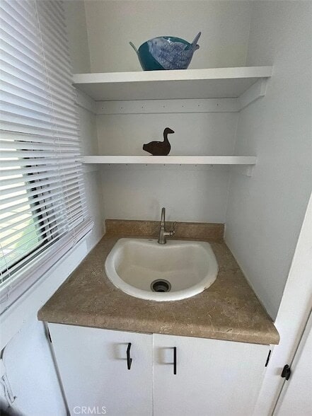 Building Photo - 274 Cliff Dr