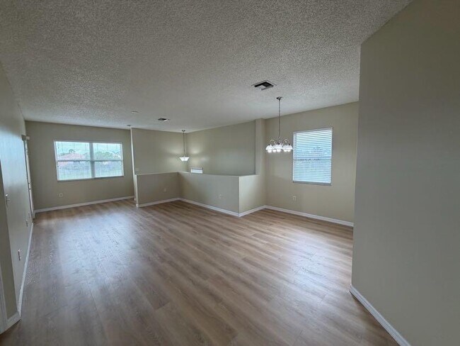 Building Photo - 2925 Crestwood Ter
