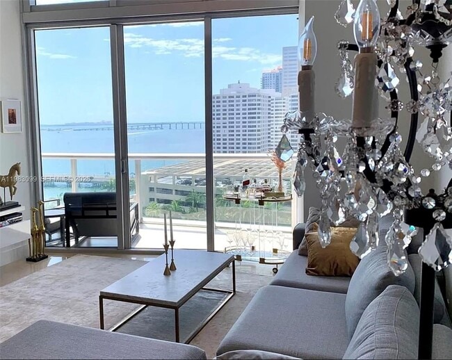 Building Photo - 495 Brickell Ave