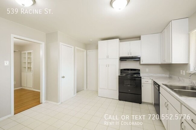Building Photo - 539 Racine St