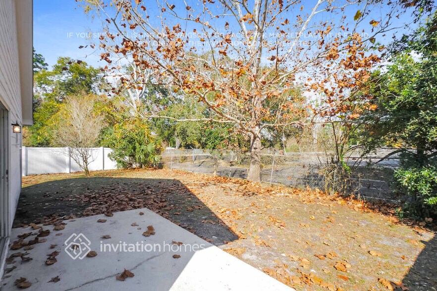 Building Photo - 6087 Alpenrose Ave