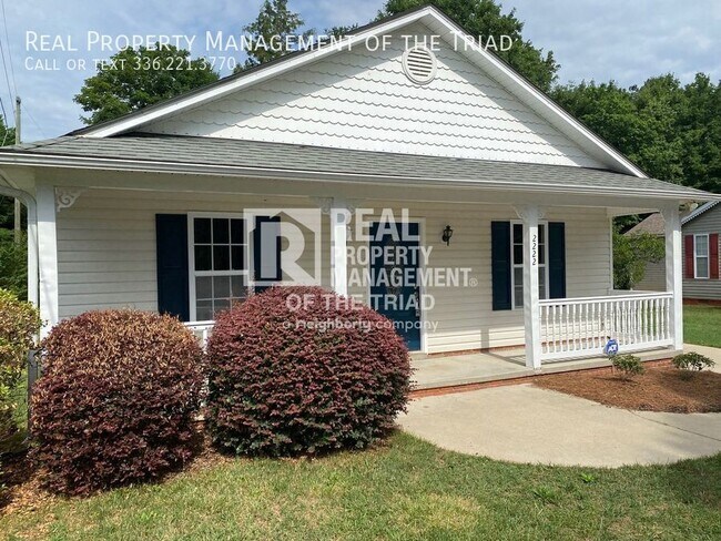Building Photo - 2222 Victoria Village Ln