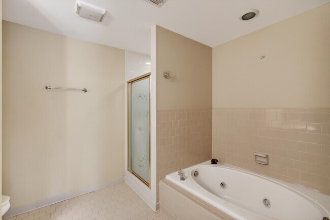 Building Photo - 1050 Cupp Ln