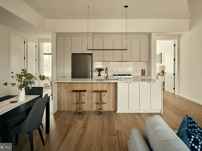 Building Photo - 2011 Cambridge St