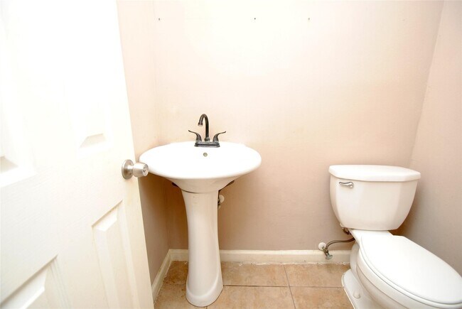 Building Photo - 13507 White Cliff Dr