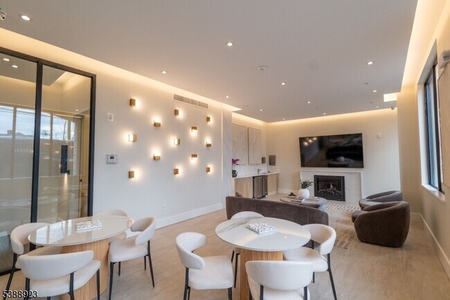 Building Photo - 1722 Springfield Ave