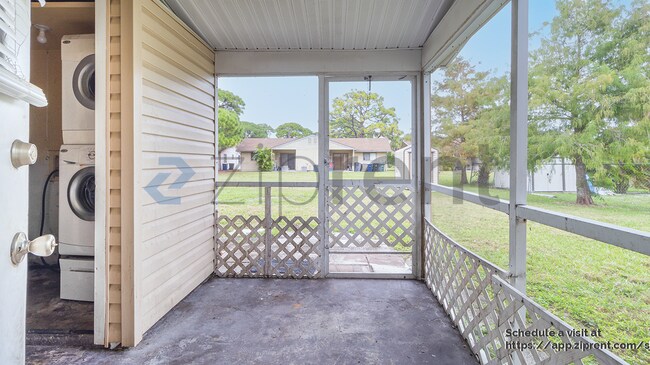 Building Photo - 604 Roselyn Ave