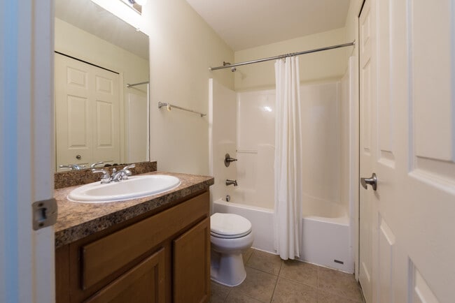 Building Photo - 120 W Oakbrook Dr