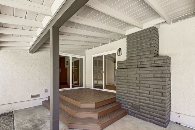 Building Photo - High-End 4-Bedroom Retreat | Designer Kitchen | Resort-Style Backyard & Pool!