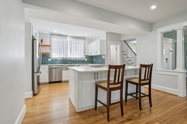 Building Photo - 1734 Hancock Ave