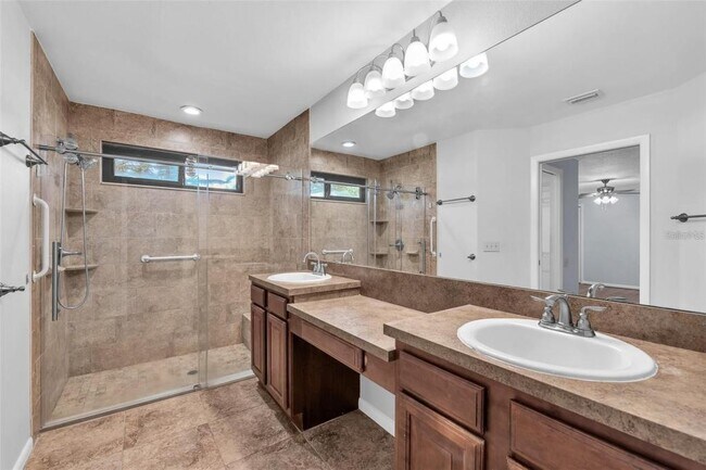 Building Photo - 1702 Horseshoe Dr