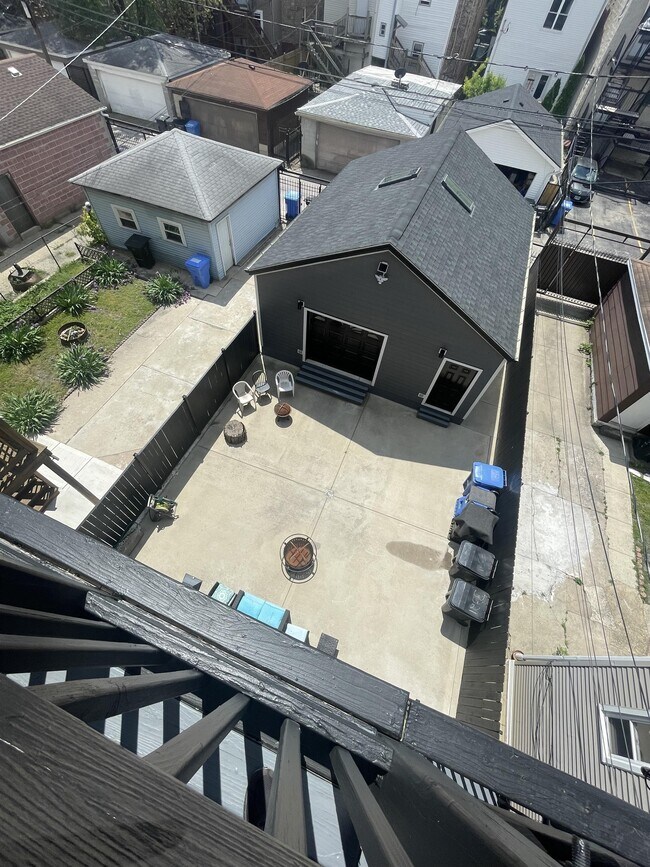 Building Photo - 3321 W Pierce Ave