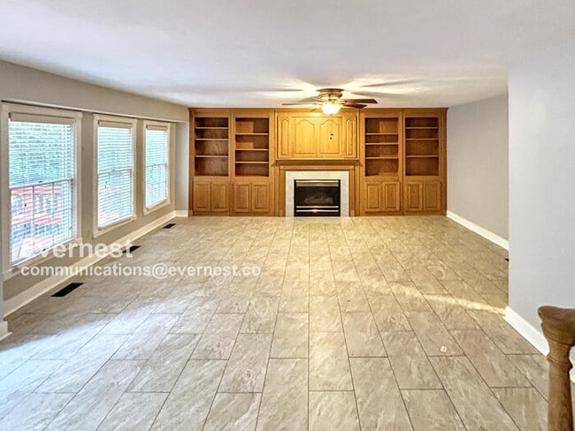 Building Photo - 3059 Southampton Dr