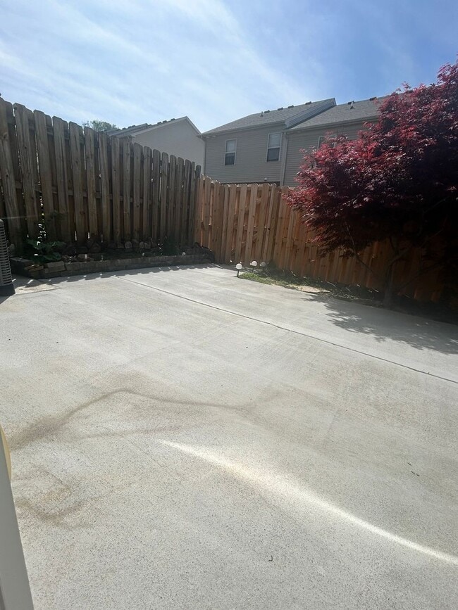 Building Photo - Two master suites - Super Location - Must See!