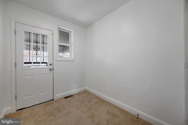 Building Photo - 458 Oakwood St SE