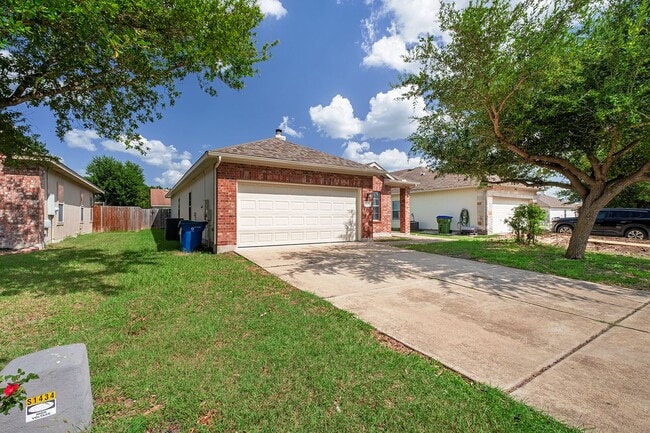 Building Photo - Spacious 4 Bedroom, 2 Bath Single-Story Home in Manor
