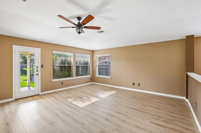 Building Photo - 2656 Bradley Ln